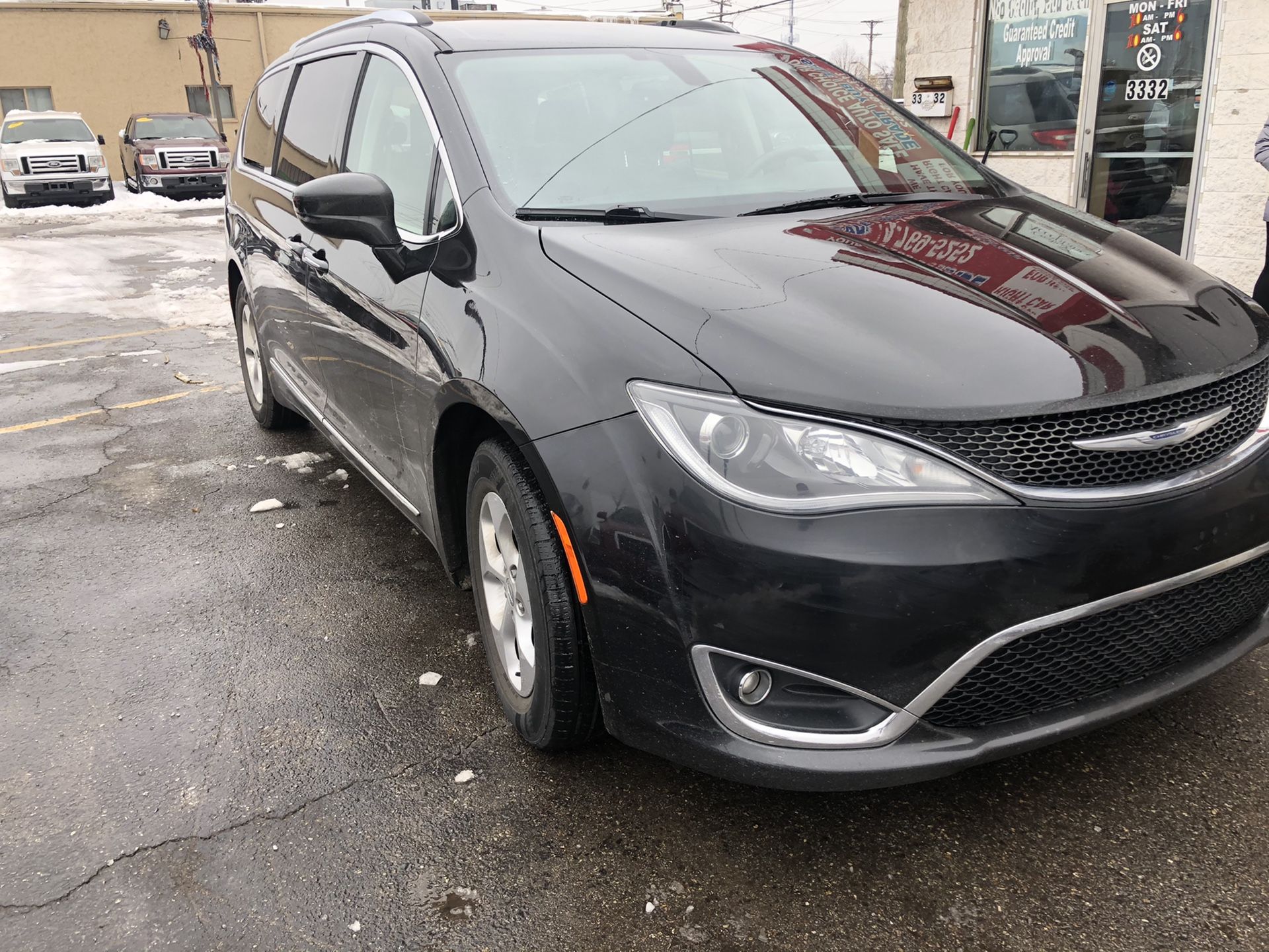 2017 Chrysler Pacifica fully loaded with DVD player