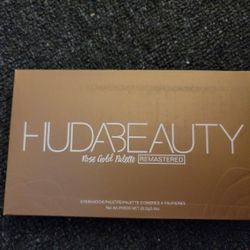 Huda Eyeshadows Pallet