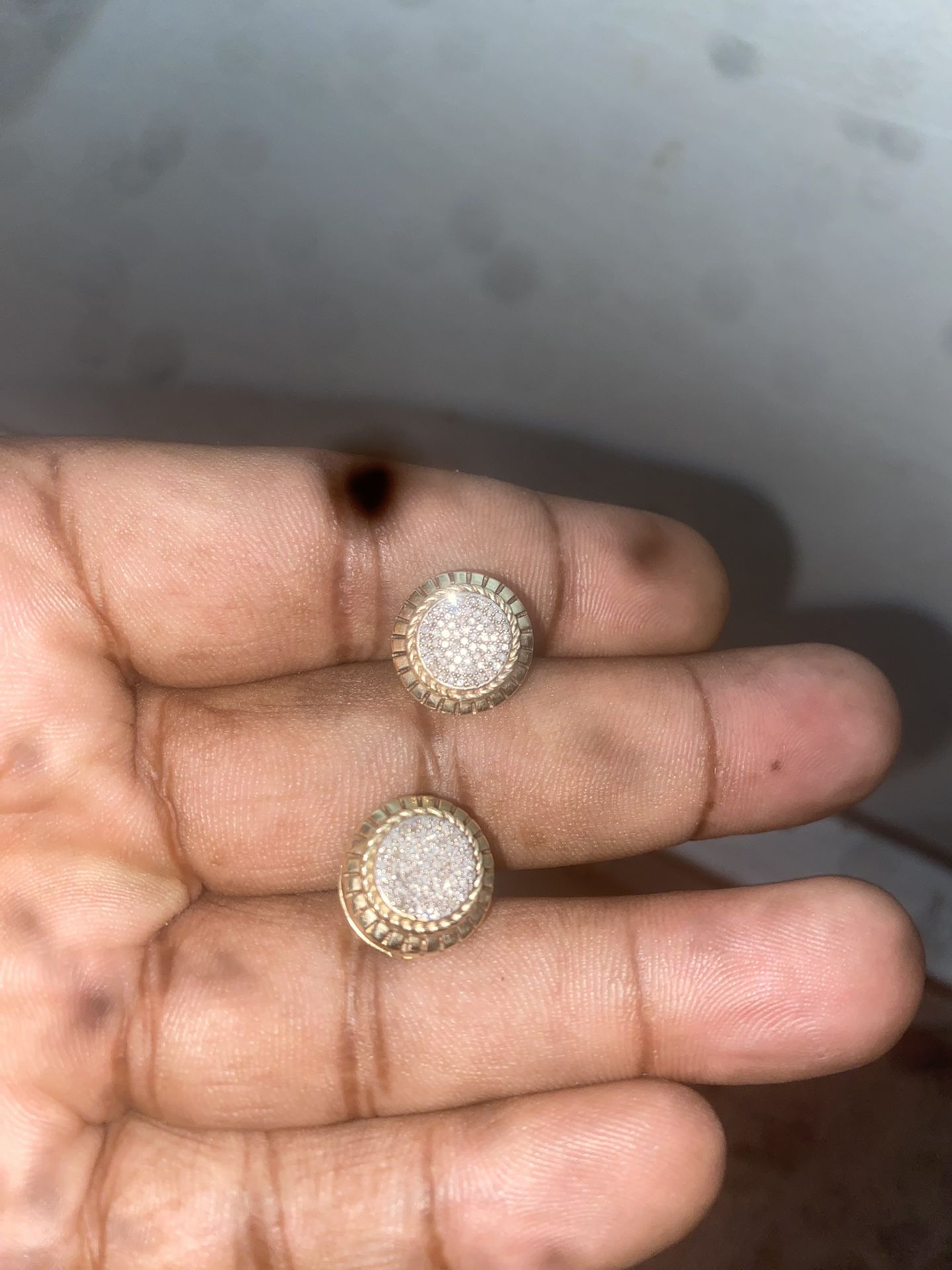A Pair Of Real Diamond Earrings 10k