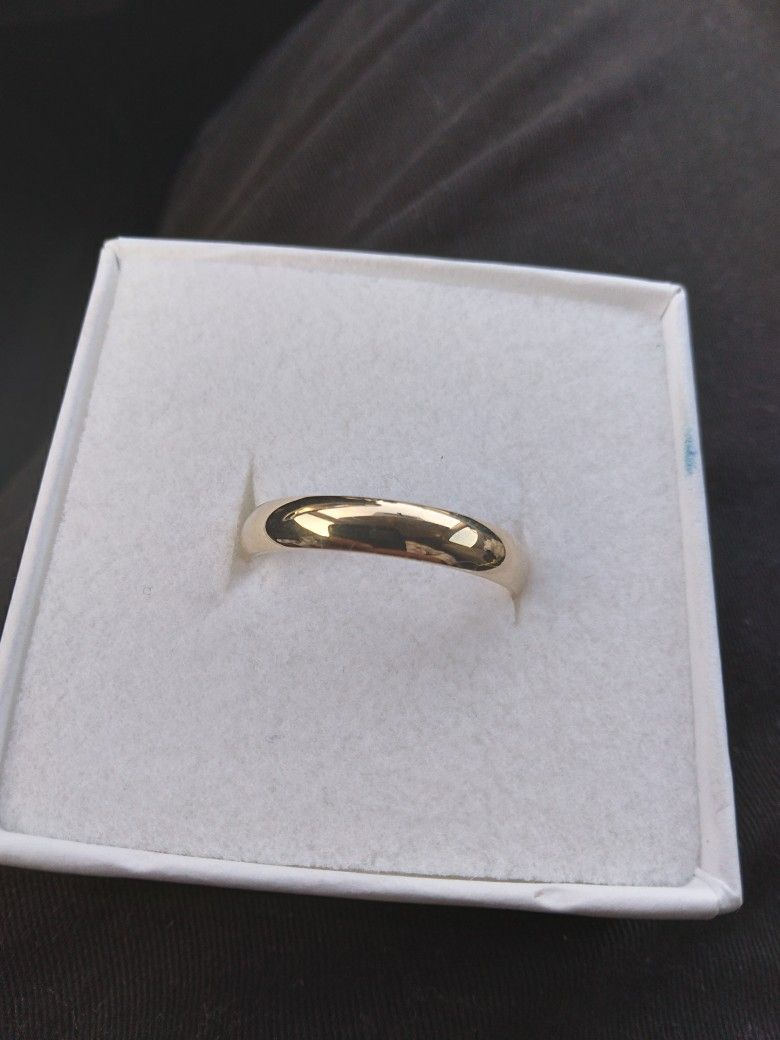 10 K Yellow Gold Wedding Band  Size 11