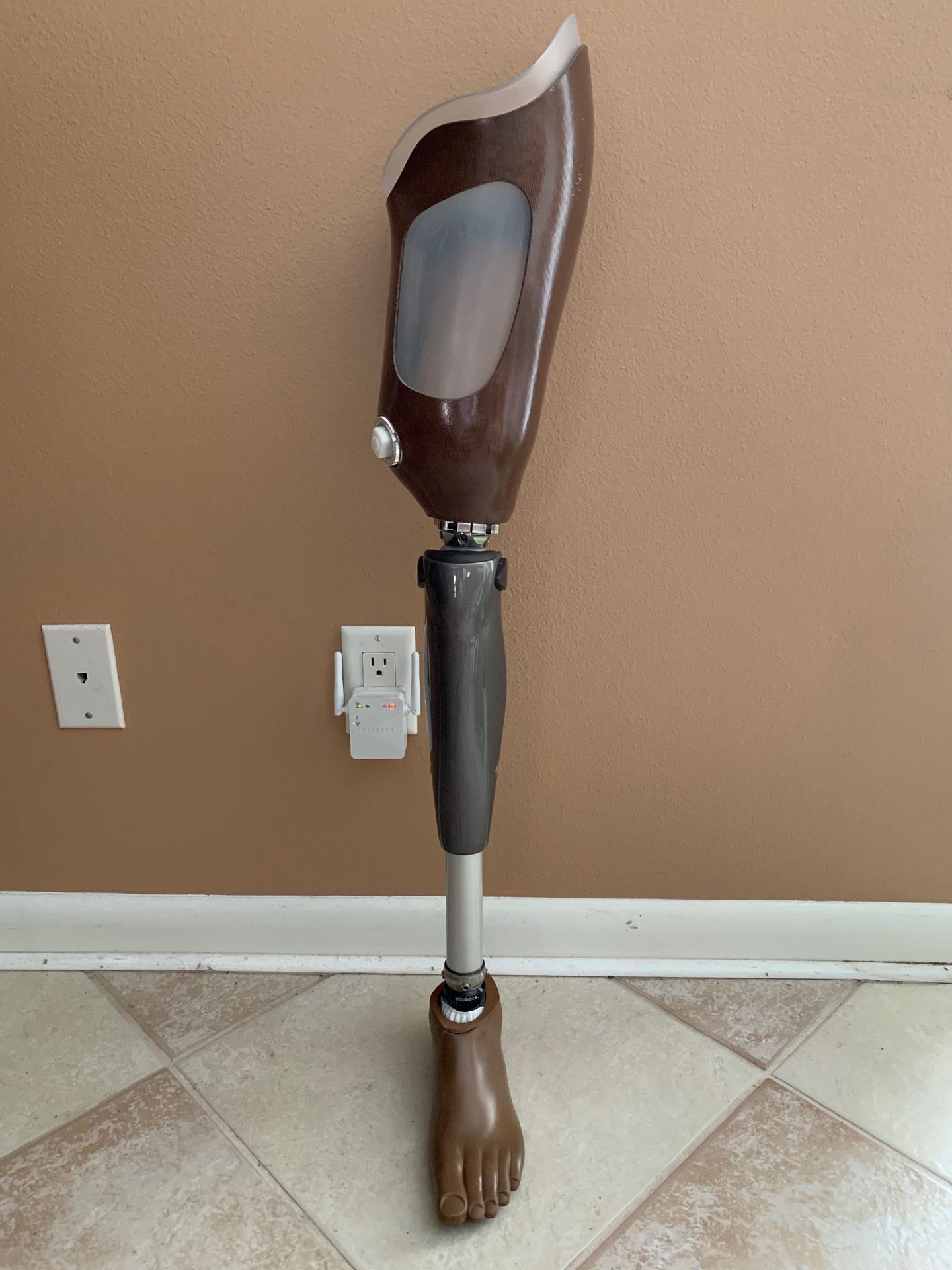 Ottobok C-leg Knee Joint With Charger And AC Adapter Foot