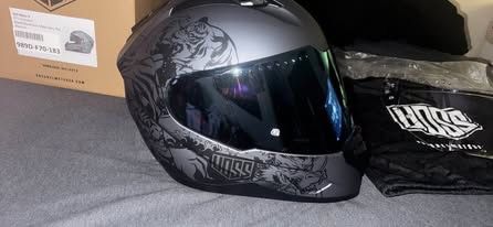 Motorcycle Helmet 989-moto v Voss