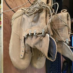 Men's Belleville Army combat winter boots size 10.5