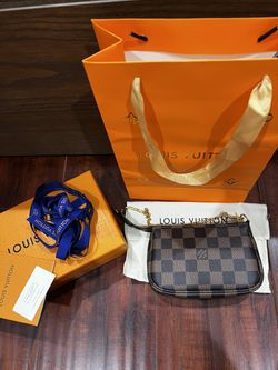 Louis Vuitton Escale Mini Pochette Accessoires for Sale in San Diego, CA -  OfferUp