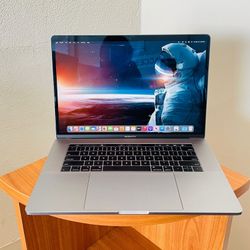 Apple MacBook Pro 15” 2018 2.9Ghz Core i9 16GB RAM 500GB SSD RADEON PRO 560X 4GB VRAM!!!!
