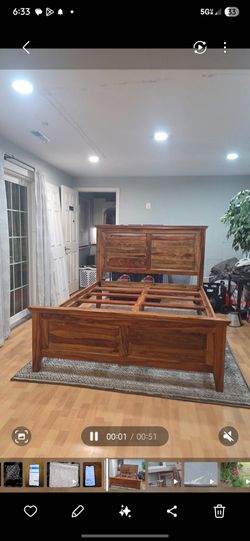 Queen bedframe