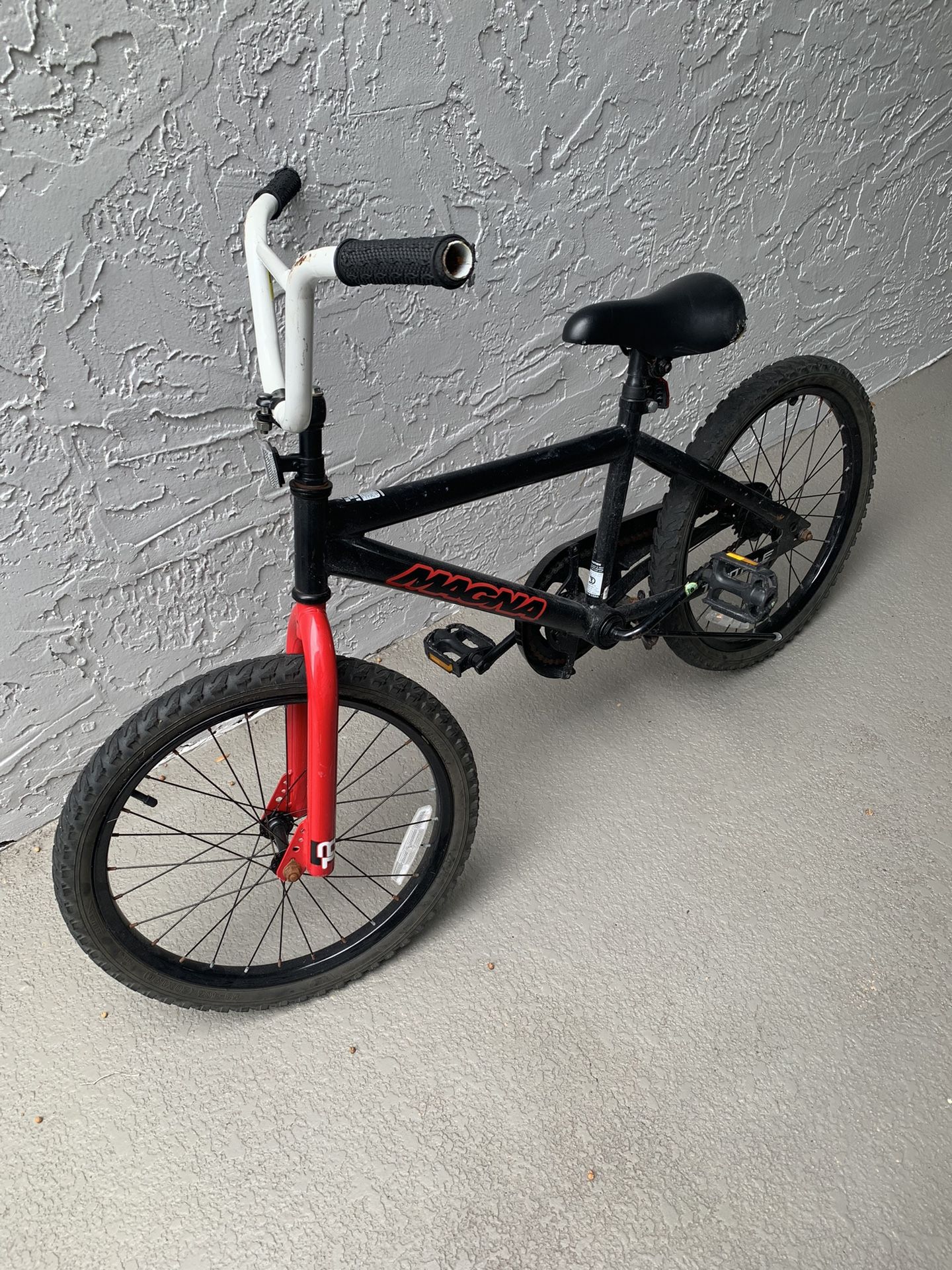Dynacraft Magna Throttle Bike Children's Bicycle