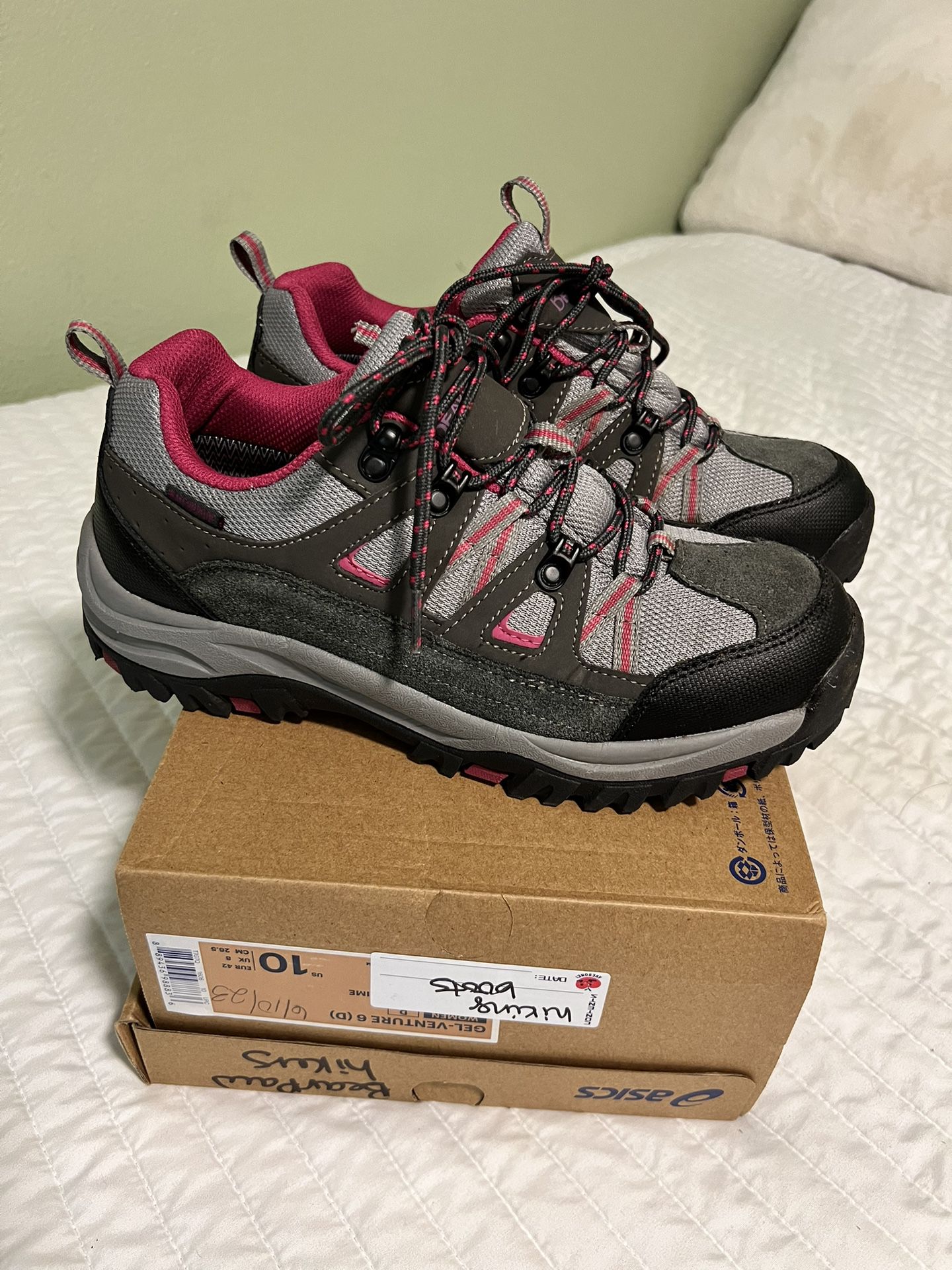 BearPaw Women’s Hiking Boots - Low Cut Size 9