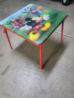 Folding kids table