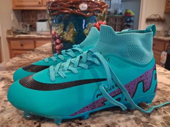 Soccer cleats us size 8.5