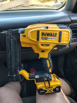 DeWalt Tools DCN680 Brushless 18GA Brad Nailer + 5.0Ah Battery