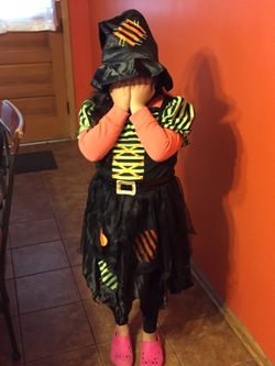 Girls witch Halloween costume