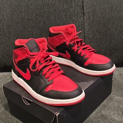 Air Jordan 1 Mids