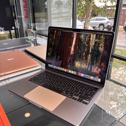 Apple 13” MacBook Air M3 Chip 8GB Ram 256SSD! 90 day warranty! We offer financing!