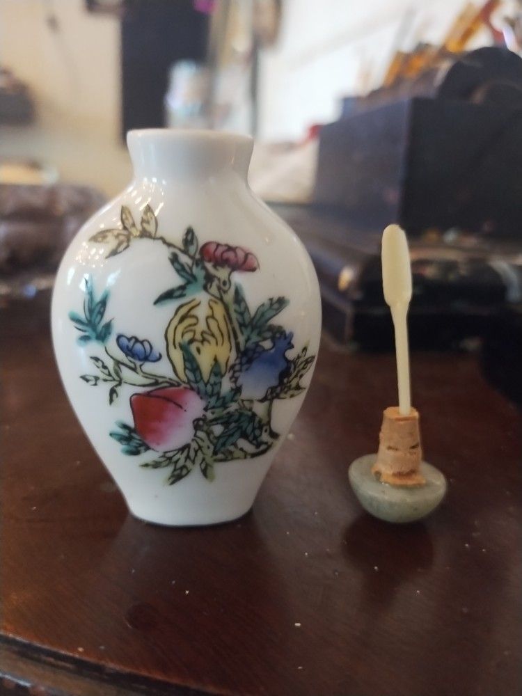 Snuff Bottle with Jade Stone Stopper 