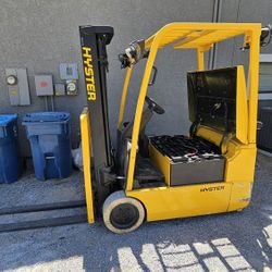 Hyster 3 Wheel Forklift, Has Side Shift W/ Cushion Tires