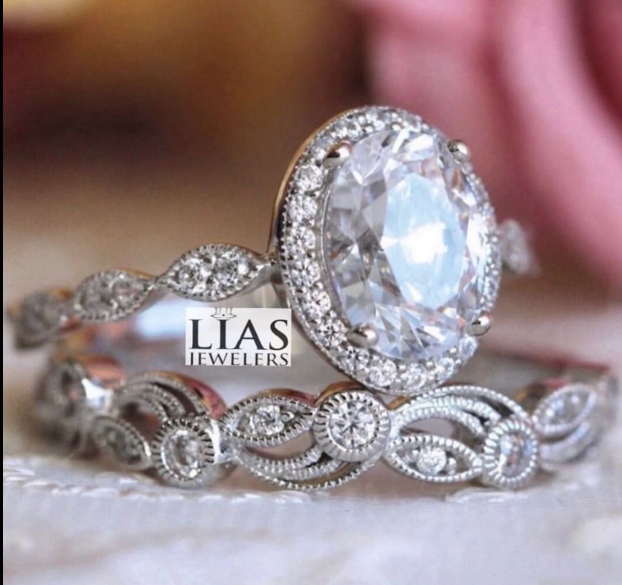 New 18k White Gold Wedding Ring Set
