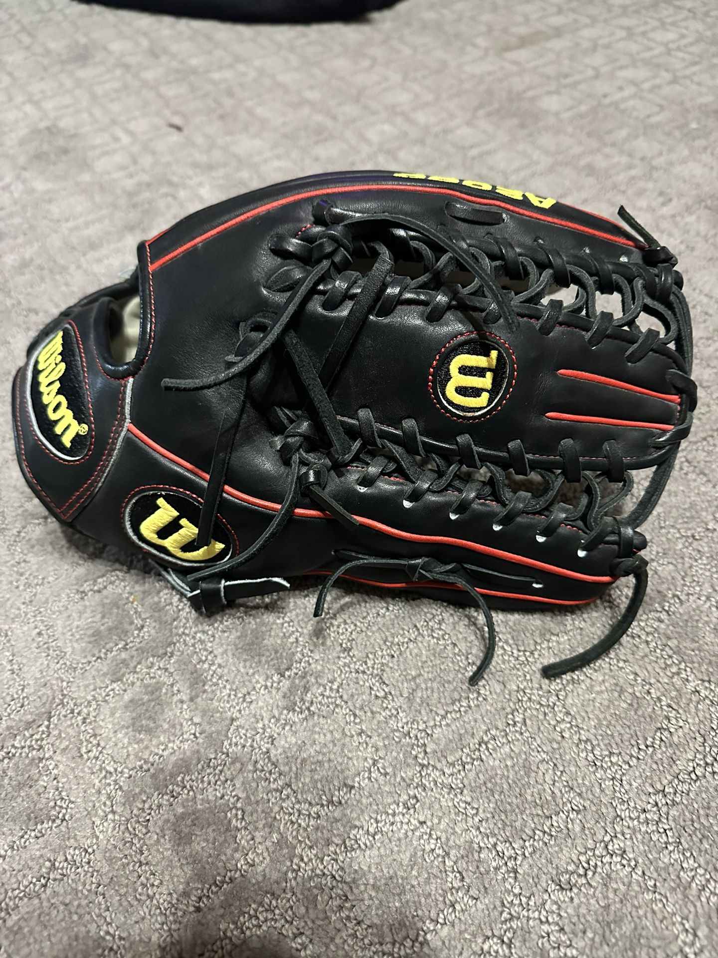 Wilson A2000 Black/Red Fielders Glove