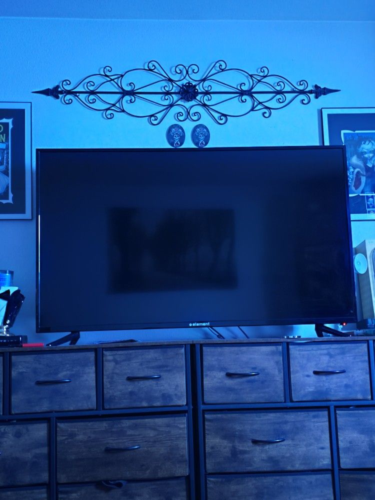 55 Inch element Tv