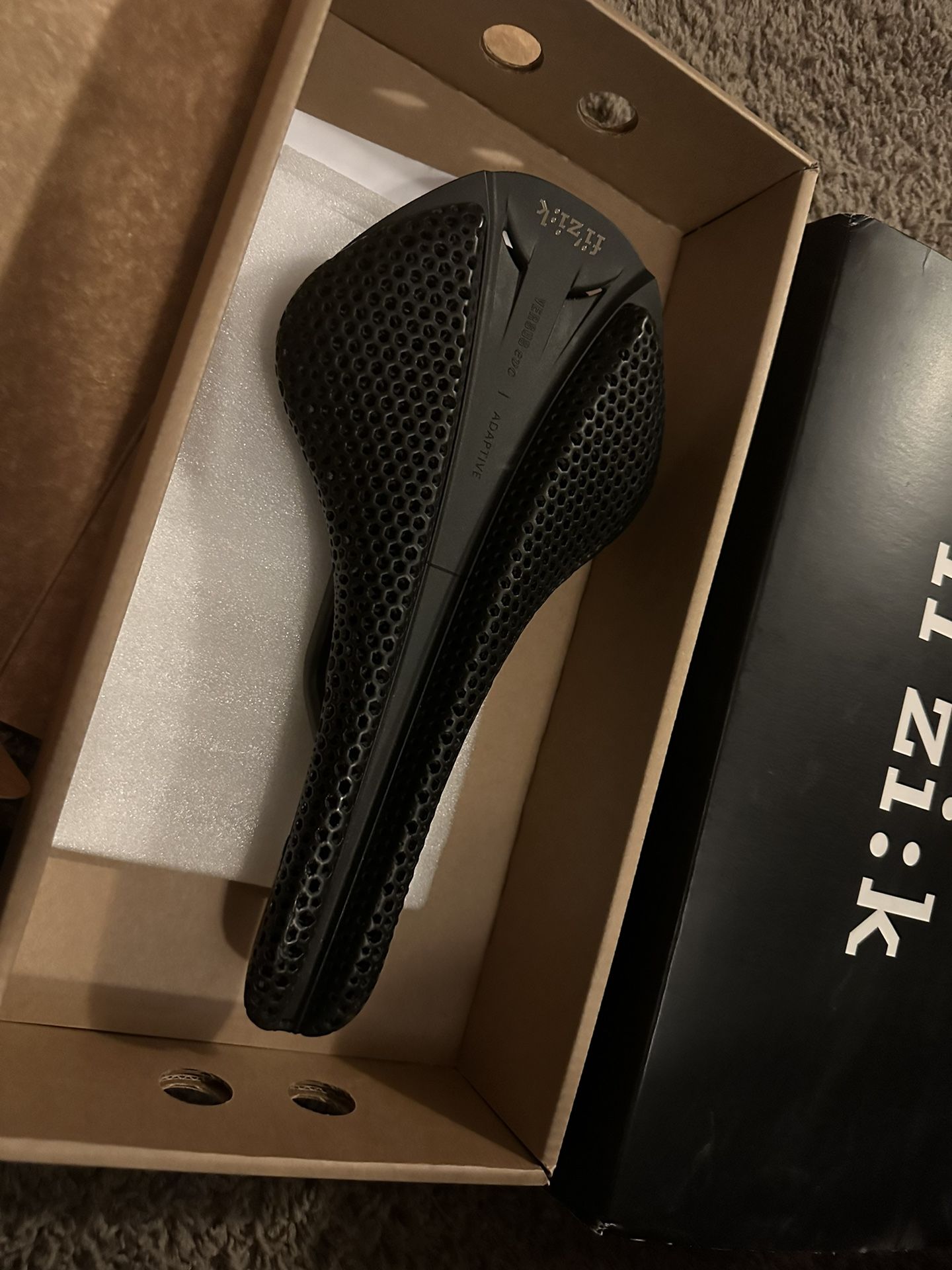 Sattel Fizik Adaptive Antares R1 Versus Evo Carbon Black