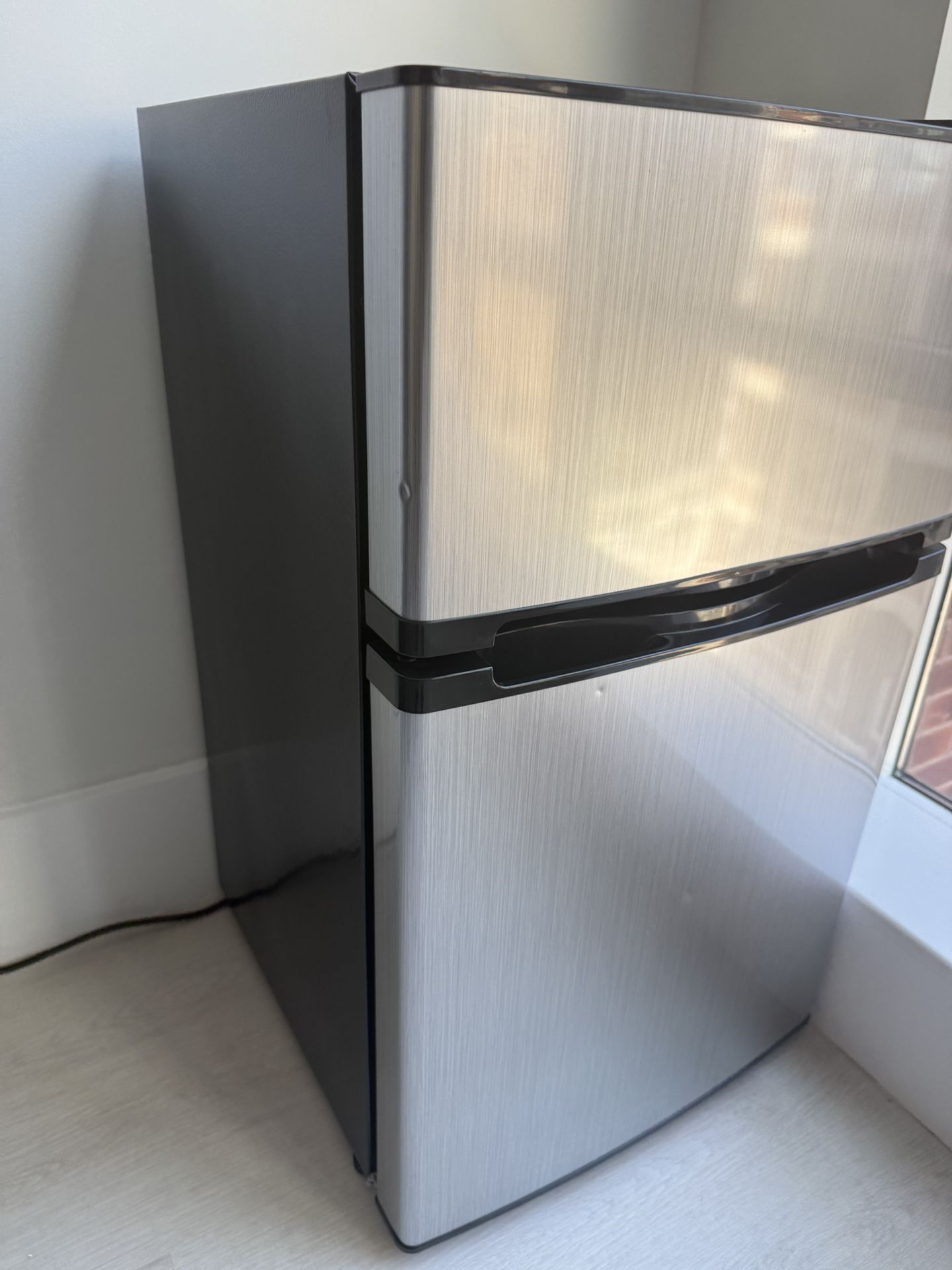 Stainless Steel Mini Fridge with Freezer – Excellent Condition