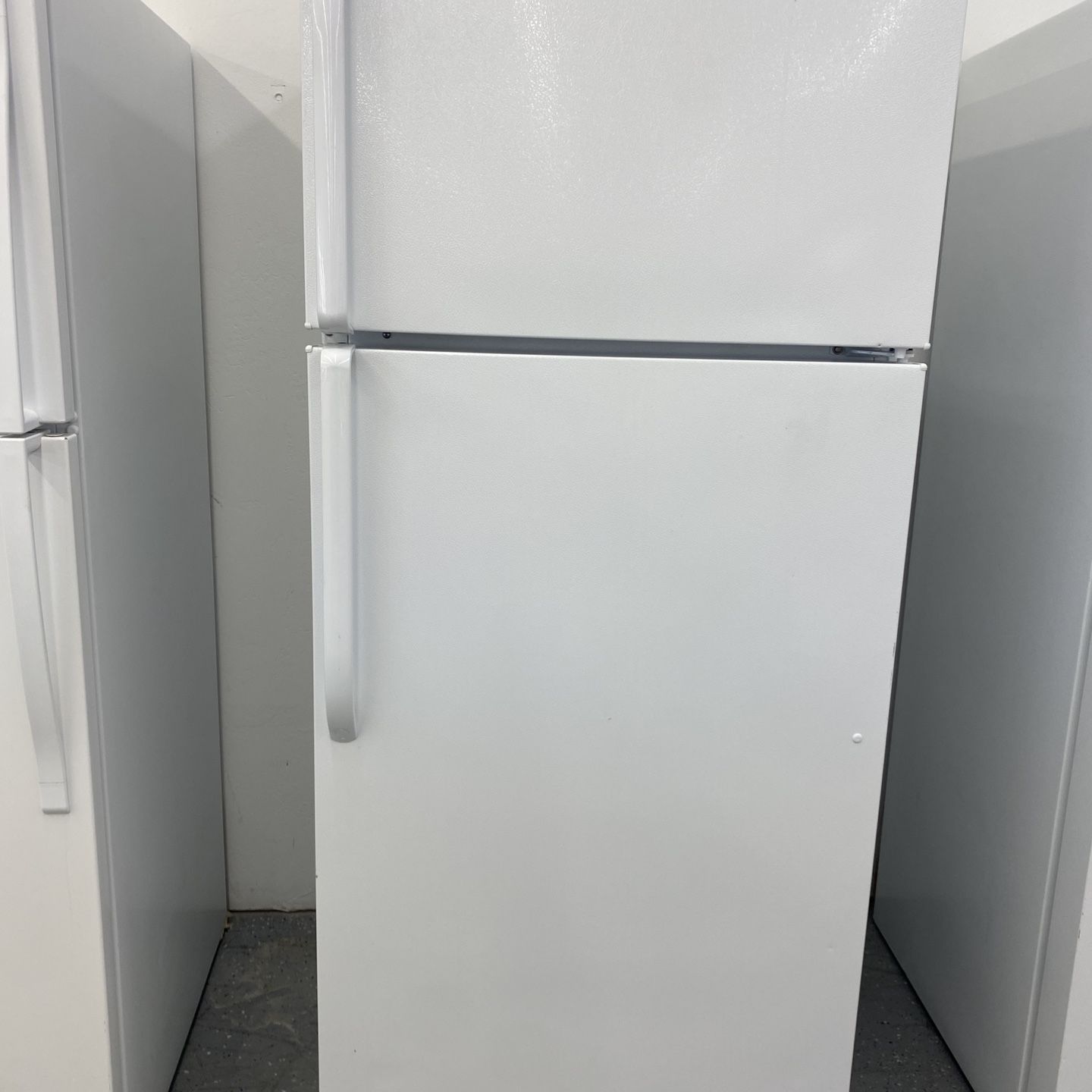 White GE Top Freezer Refrigerator