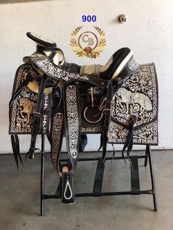 Montura bordada