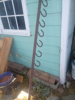 Horseshoe hanger