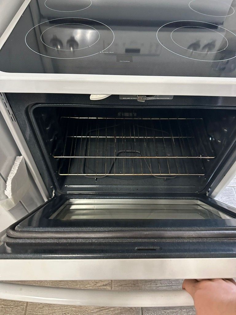 Ge profile electric stove white