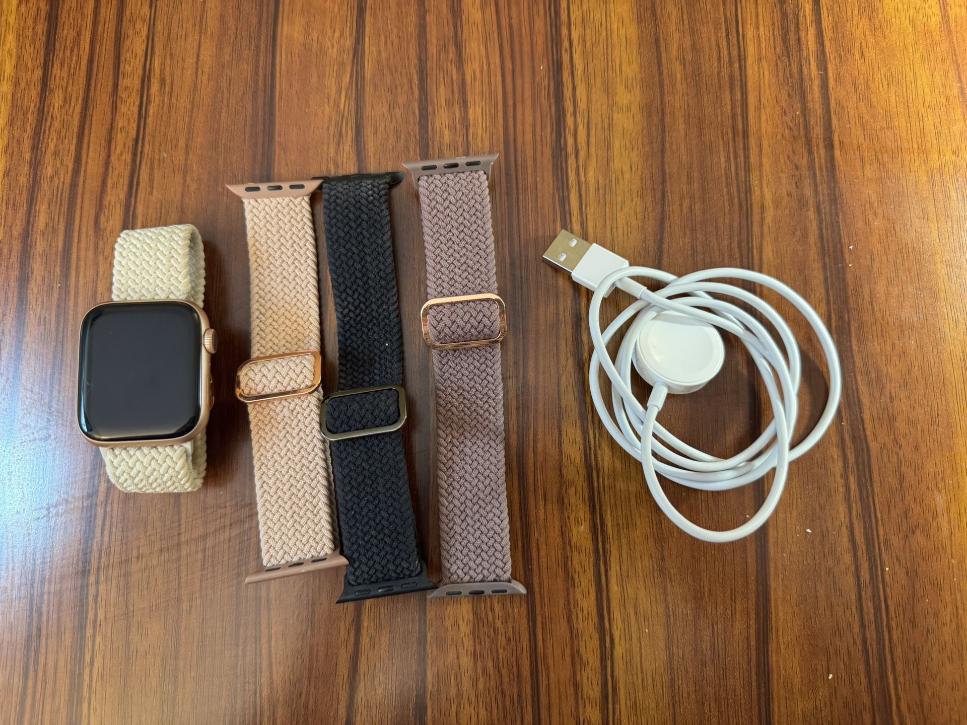 Apple Watch Series 4 - Rose Gold