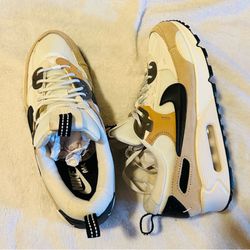 NIKE WOMENS SHOES