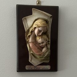 Mother And Child Statue. Vintage Da Vinci Collection 