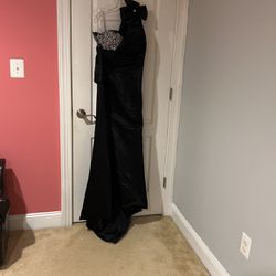Long Black, One Shoulder, Mermaid Gown, Size 10