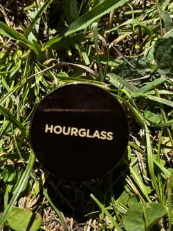 HOURGLASS GLITTER EYESHADOW