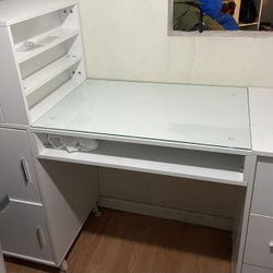Nail Desk
