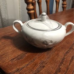 Vintage Sugar Bowl And Lid Fine China 3827 Rosary 