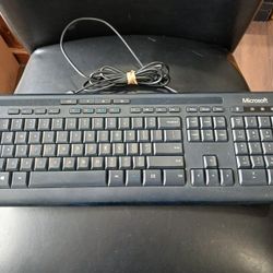 Microsoft Wired Keyboard 600. USB Plug-In. Tested.