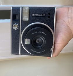 Camera / Polaroid Camera