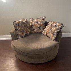 Oversized Swivel Chair 