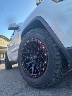 17x9 Wheels and Tires 285/70/17