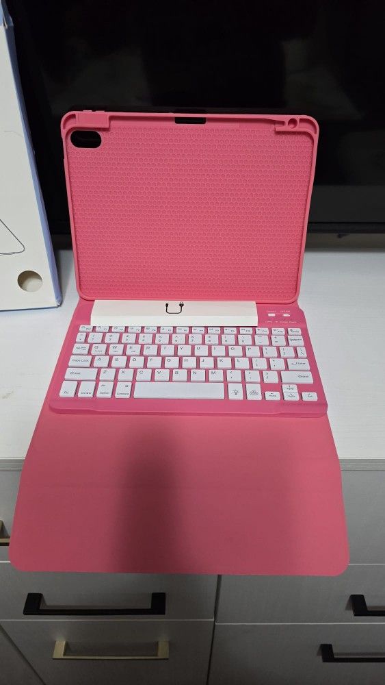 Hamile Pink Wireless Keyboard Case for iPad 10th Generation