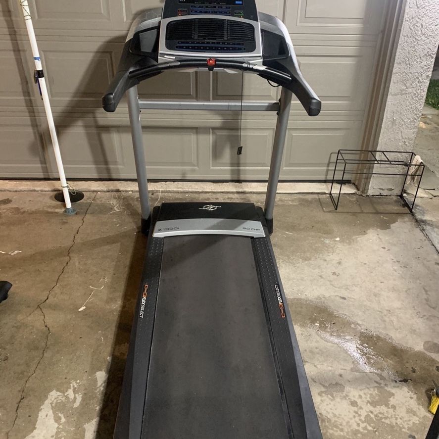 Nordic Track Treadmill. Z1300i 3.0. Good Conditions for Sale in Long Beach CA OfferUp