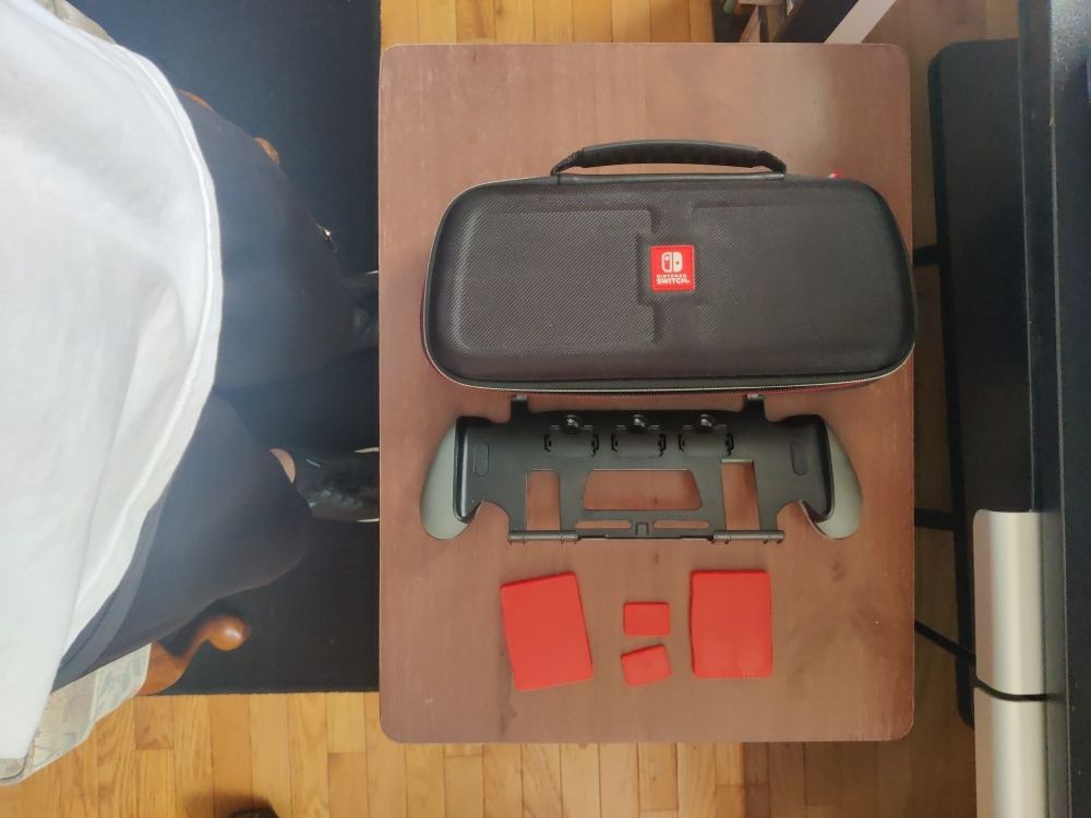 Nintendo Switch Travel Case/Grip Set