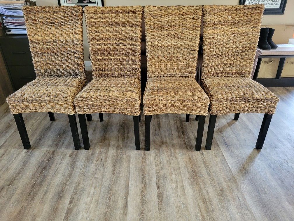 Set of 4 rattan/ wicker chairs- Great condition!