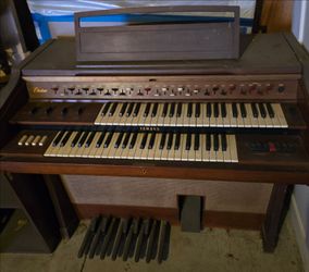 Yamaha Electone D-2B ectronic console organ featuring two 49-key manuals, control levers