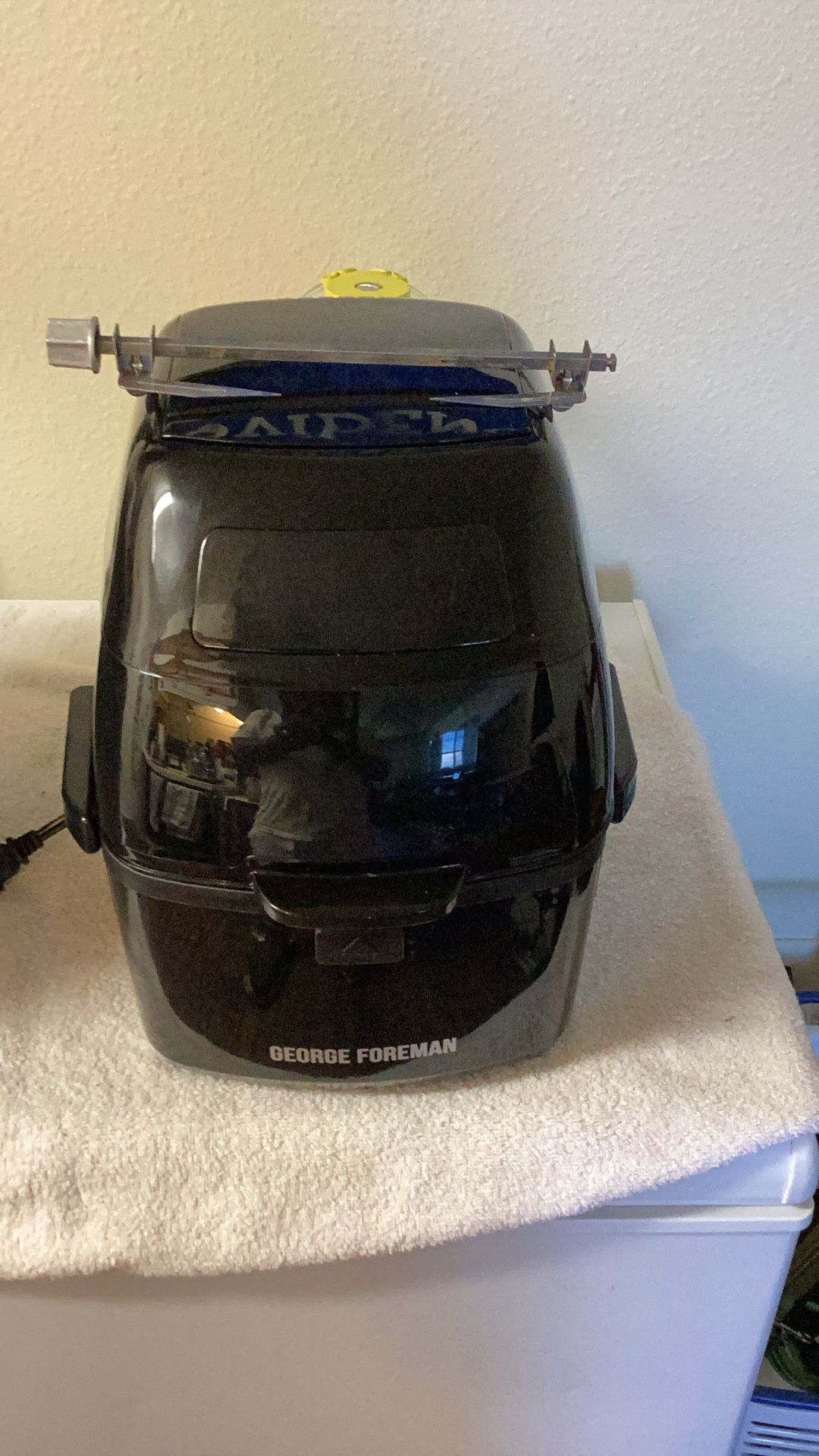 GEORGE FOREMAN TWIST N CRISP AIR FRYER WITH ROTTISSERIE TOOL