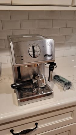 DeLonghi 2 Cup 15-Bar Stainless Steel Espresso Machine and Cappuccino Maker with Manual Frothier