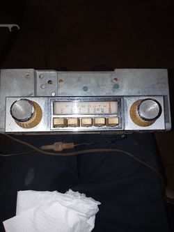 Mopar car radio model number 109.