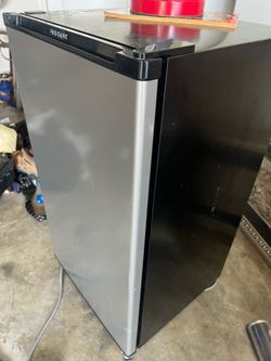 Frigidaire mini refrigerator