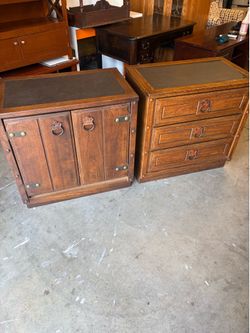 Antique set of two nightstands